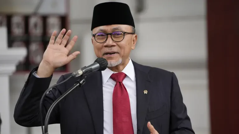 MENTERI NGAPAIN AJA..? Mendag Zulhas Minta Warga Maklum Harga Cabai Meroket