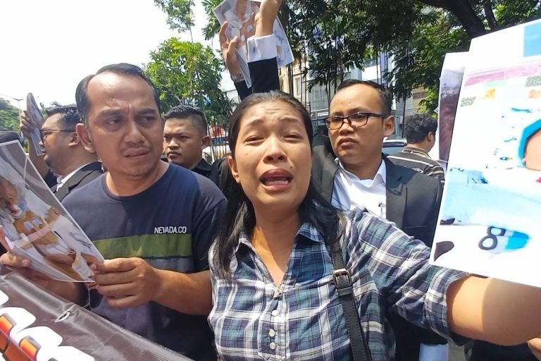 USUT & TANGKAP DOKTERNYA..! Bayi Korban Malapraktik Meninggal Dunia, Keluarga Geruduk RS Hermina Podomoro
