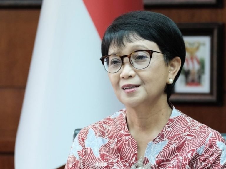 SAATNYA MENLU JEMPUT ..! TKW Banyuwangi Bekerja 21 Tahun di Arab Saudi Tanpa Digaji dan Dilarang Pulang