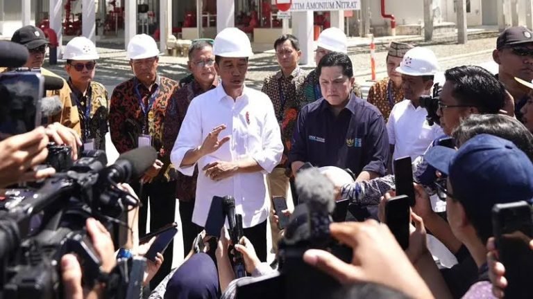 PASTIKAN PAK..! Jokowi Pastikan Pupuk Subsidi Ditambah Jadi 9,5 Juta Ton Tahun Ini