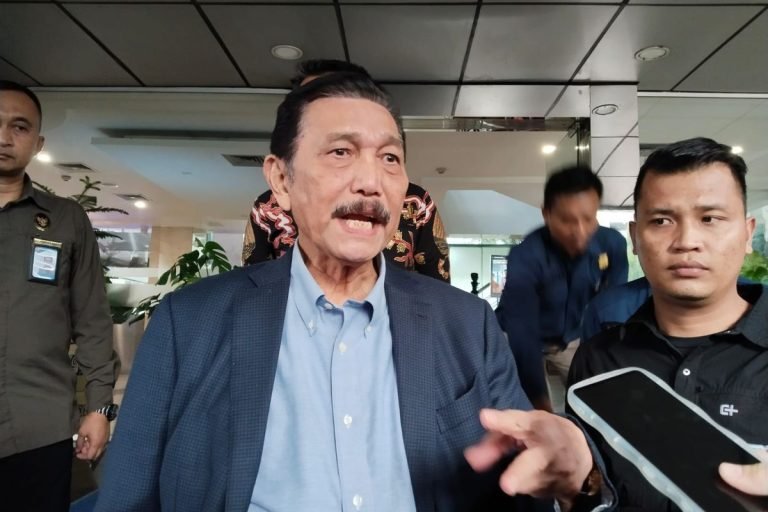 NIPU BANGET NIH..! Luhut Temukan Instansi Nakal, Sulap Barang Impor Jadi Lokal