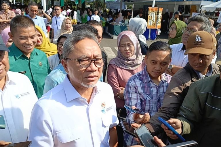 SALAH PILIH MENTERI NIH..! Jokowi Batasi Impor Televisi, AC hingga Kulkas, Mendag Zulhas Malah Ketakutan WTO Marah