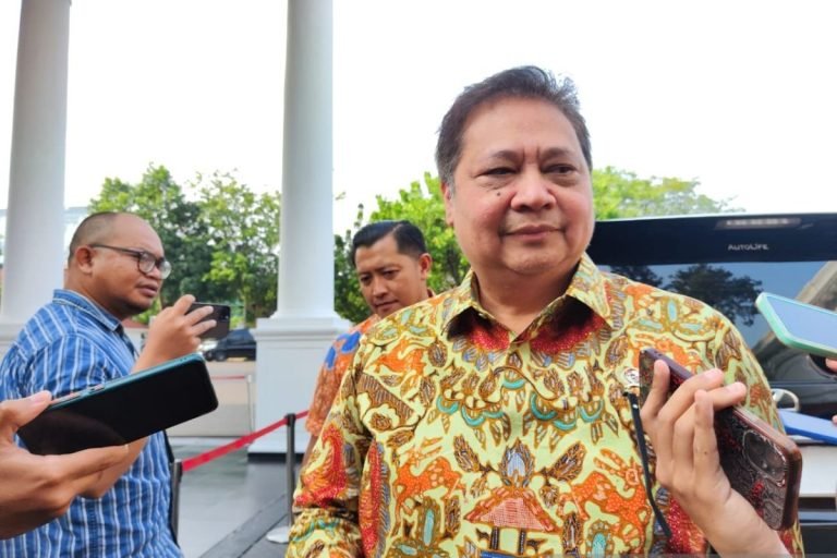PECUT TERUS PAK..! Jokowi Tunjuk Airlangga & Duo Srikandi Urus Nasib RI di OECD