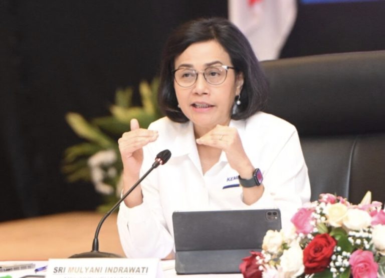 LAMBAT BANGET..! Saat Sri Mulyani Bikin Bos OJK Lemes: Literasi Keuangan Baru 49,68%!