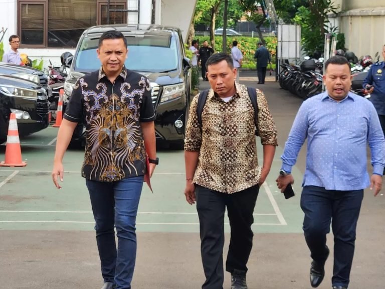 Kusnadi & Samurai: Wajah Muram Hukum dan Politik Negeri Kita