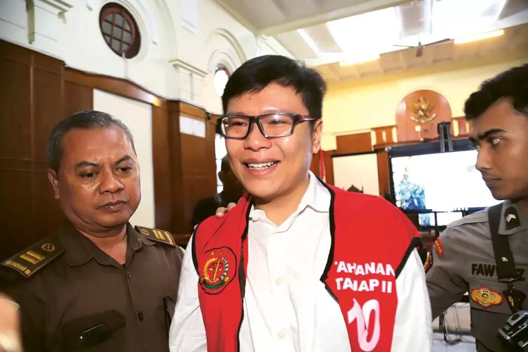 BAYAR BERAPA NIH..? Jaksa Bakal Ajukan Kasasi tapi Ronald Tannur Sudah Dibebaskan dari Rutan I Surabaya, Kok Bisa?