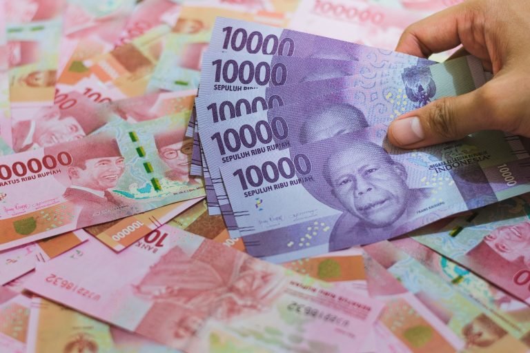 DOLAR MASUK MUSEUM NIH..! RI Gaspol Tinggalkan Dolar AS, Transaksi Pakai Mata Uang Lokal Naik 100℅!