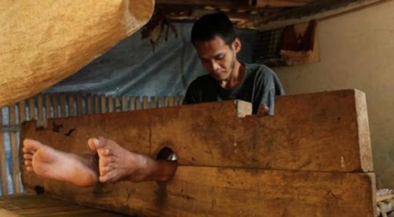 PENTING NIH..! PP Kesehatan, Masyarakat Dilarang Memasung Pengidap Gangguan Jiwa