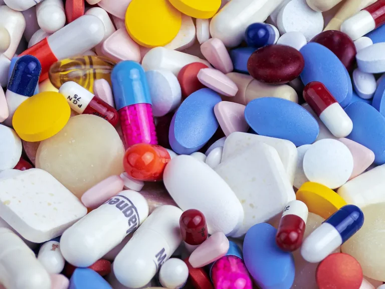 GILA BANGET NIH..! Terungkap, Menkes Blak-blakan Alasan Obat di RI Super Mahal