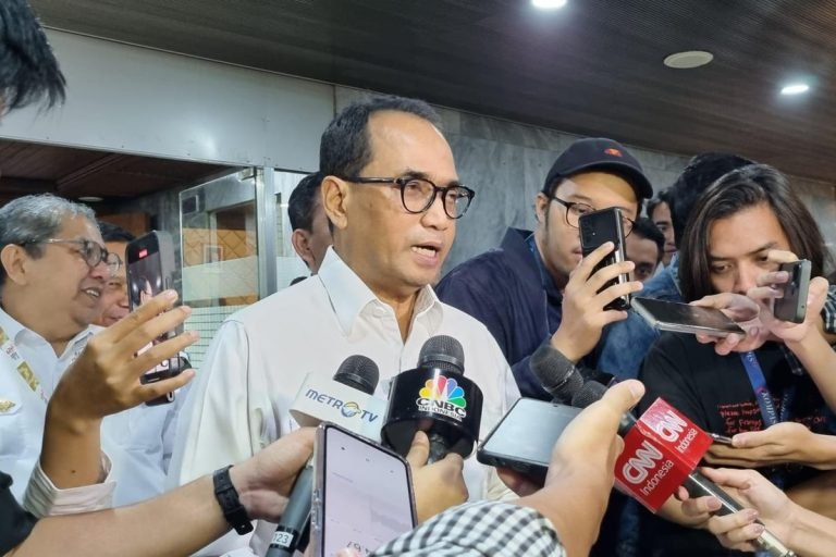 TAPI TIKET MASIH MAHAL..! Capaian 10 Tahun Jokowi, Menhub Ungkap Pembangunan Infrastruktur Transportasi Udara Alami Kemajuan