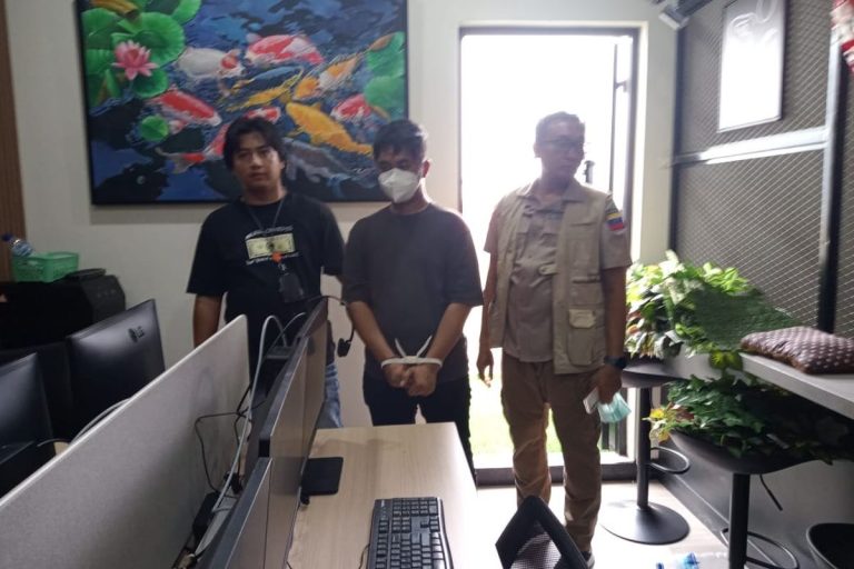 MAFIA JUDOL KUASAI KEMENTERIAN NIH..! Polisi Geledah Ruko di Bekasi yang jadi Markas Judol Binaan Komdigi