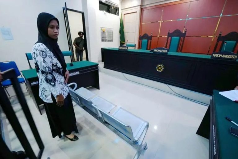 SIAPA YANG DIDIK NIH..? Guru Supriyani Bongkar Kasus Permintaan Uang oleh Polisi, Kapolsek dan Kanit Reskrim Dicopot