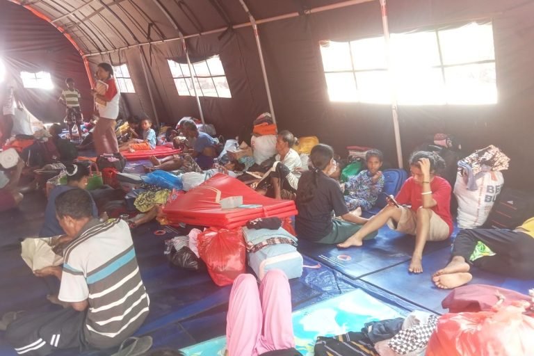 ISPA DAN HIPERTENSI PALING BANYAK..! Ribuan Pengungsi Erupsi Lewotobi Terpapar Berbagai Penyakit