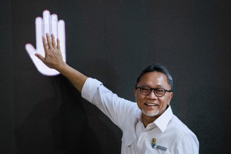 DITUNGGU TOM LEMBONG NIH..! Ditanya soal Impor Gula, Menko Pangan Zulkifli Hasan Tak Mau Bersuara