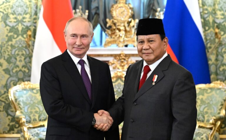 Panas Dingin Hubungan Indonesia-Rusia