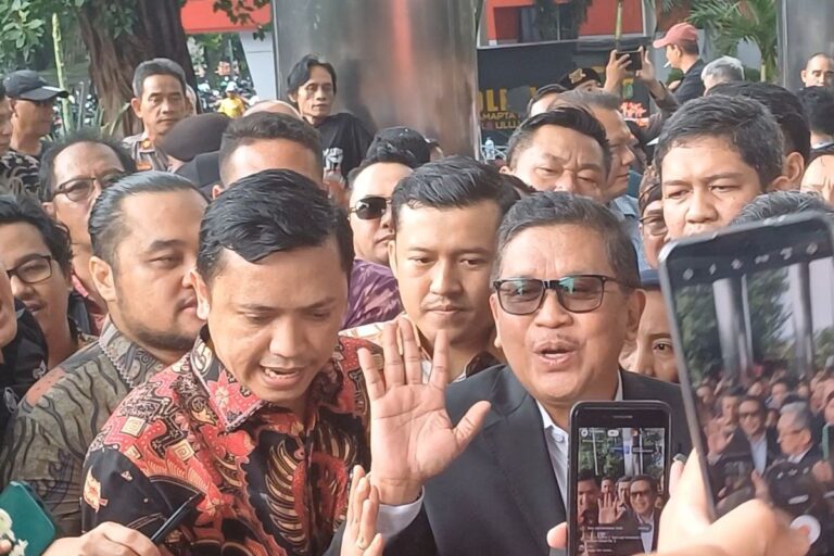 MASUK ANGIN LAGI KAYAKNYA NIH..! KPK Enggan  Tahan Tersangka Hasto Kristiyanto Hari Ini, Tapi Tolak Permintaannya