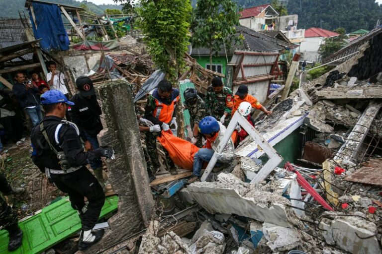 KORBAN GEMPA GAK BISA LARI..! Tsunami Megathrust Bisa 20 Meter, Segini Waktu Evakuasi Selamatkan Diri