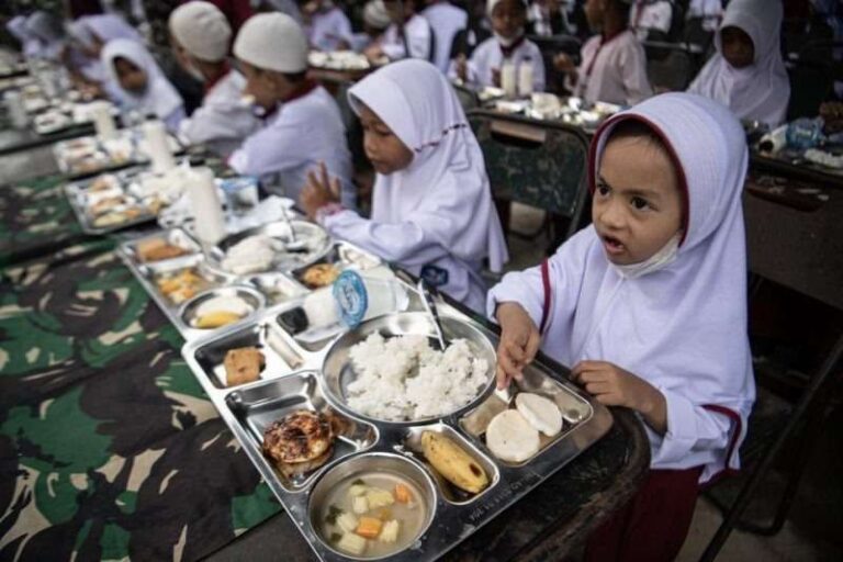JADI KAPAN MINUM SUSU..? Kepala BGN: Susu Tak Diberikan Serentak di MBG Karena 80% Masih Impor