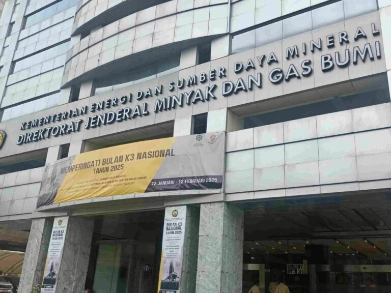GERAKAN PEMBERSIHAN KORUPTOR NIH..! Kejagung Geledah Kantor Ditjen Migas ESDM