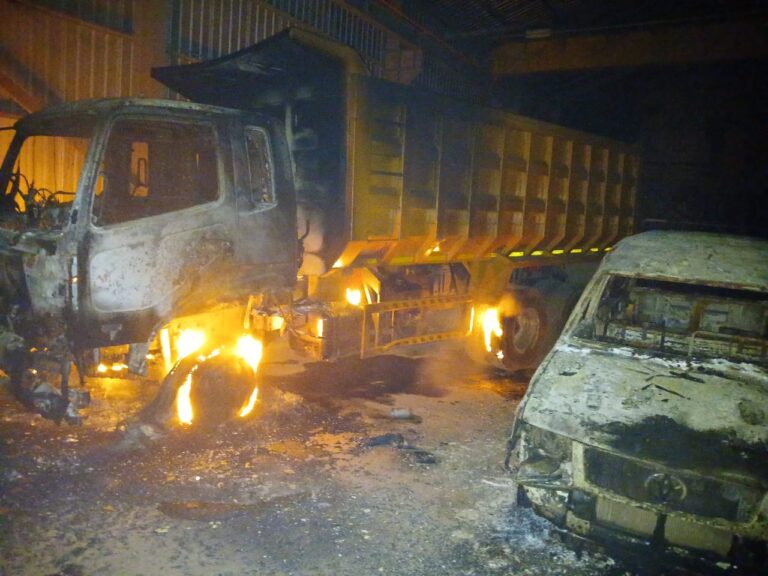 SASI ADAT DIRUSAK..! Warga Haya Ngamuk, PT. Waragonda Hangus Terbakar