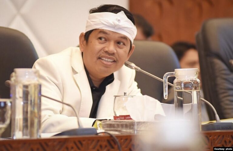320 RIBU IJAZAH DISANDERA..! Soal Penahanan Ijazah, Dedi Mulyadi Akan Audit Bantuan Rp 600 Miliar ke SMA Swasta