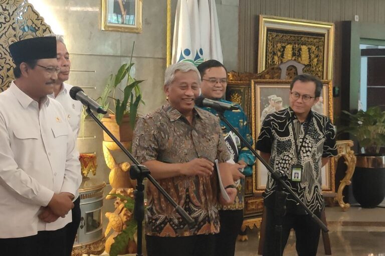 KAWAL JANGAN SAMPAI DIKORUP LAGI..! M. Nuh Tegaskan Sekolah Rakyat untuk Orang Miskin, Bukan Mengaku Miskin