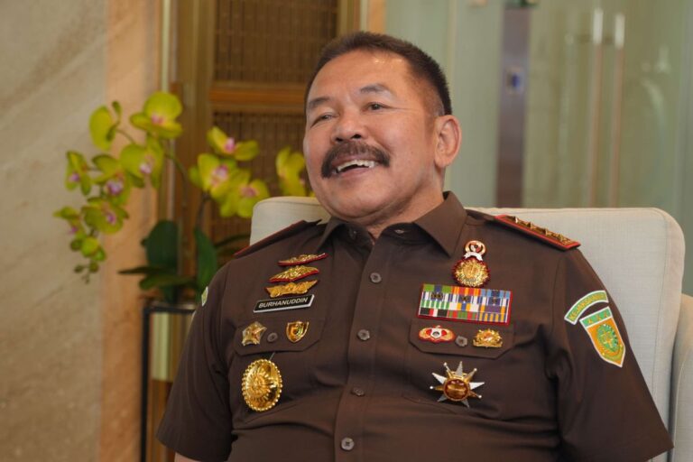 SIKAT AJA YANG KEPALA BATU..! Jaksa Agung: Kalau Menteri Tidak Pernah Terima Duit Haram, Bawahan Juga Takut