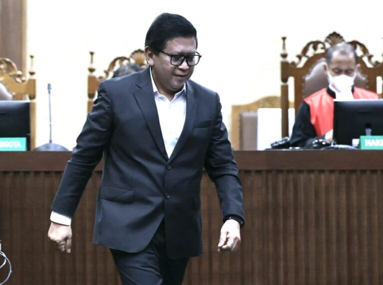GAGAL NGELES LAGI NIH..! Hasto Sebut Tak Rugikan Negara di Kasusnya, Jaksa KPK: Ini Perkara Suap
