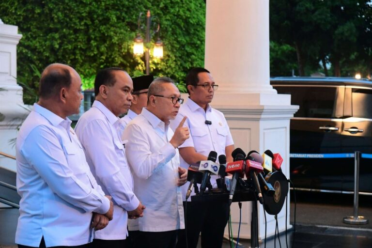 MANA UU KOPERASINYA..? Prabowo Bentuk Koperasi Desa Merah Putih, Anggarannya dari Dana Desa