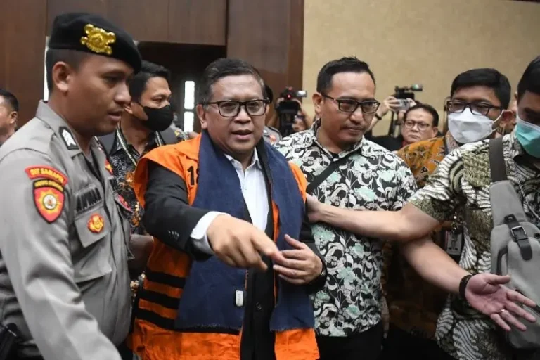 KORUPTOR BALIK MELAWAN NIH..! Hasto PDIP tak Terima Didakwa Suap KPU, Tuding KPK Daur Ulang Dakwaan