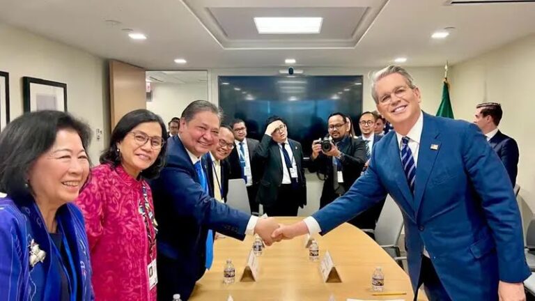 CARI PASAR BARU DONG..! Airlangga-Sri Mulyani Temui Menkeu AS Bahas Tarif Trump, Ini Hasilnya