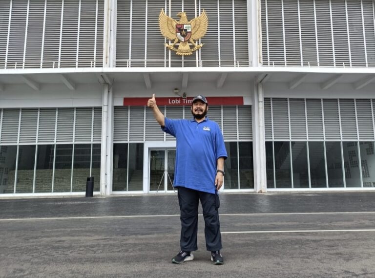 Sepenggal Pesan di Tengah Hujan Lebat Dari GBK Senayan