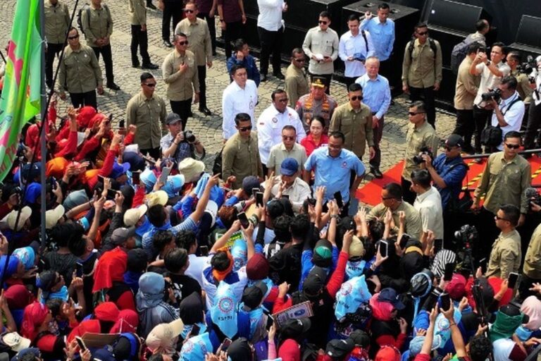 PERLU DIDUKUNG DAN DIKAWAL..! 10 Janji Prabowo di May Day 2025