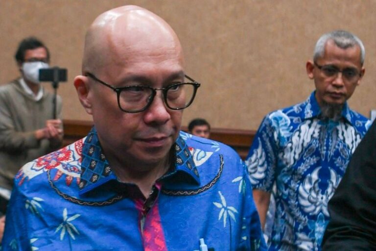 HUKUM MATI..! Eks Dirut PT Taspen Gunakan Duit Korupsi Rp34 M Beli 11 Apartemen hingga Tanah untuk Theresia Mela