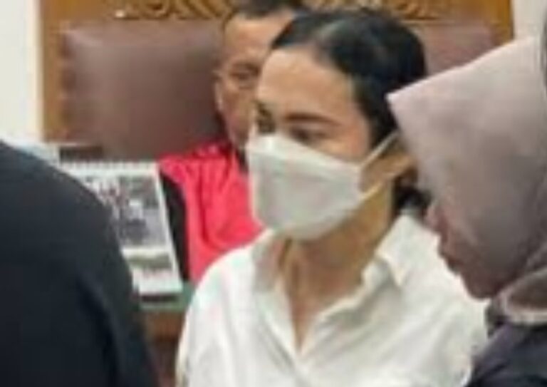 BUSET DAH..! Istri Makelar Judol Kominfo Nikmati Uang Haram: Dapat Mobil Mewah hingga Bulanan Rp 500 Juta 
