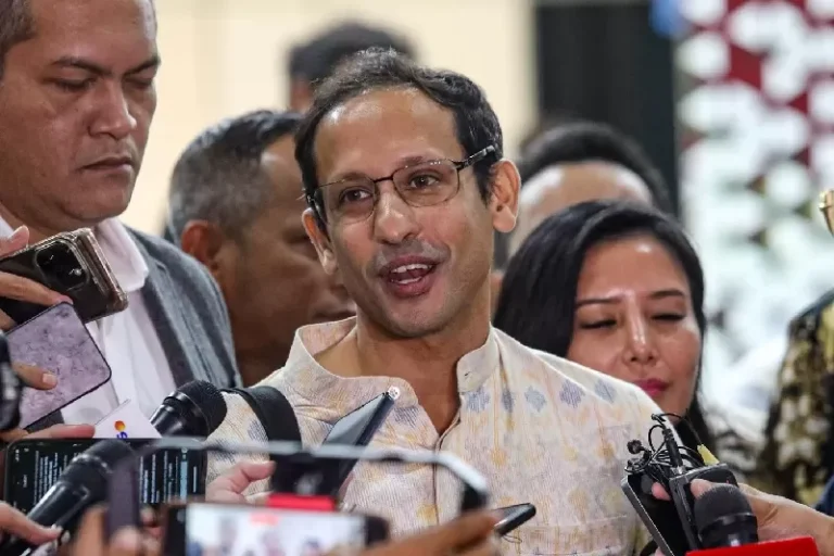 BARBAR BANGET NIH..! Minta Fee 30 Persen ke Google, Nadiem Sudah Siapkan Proyek Chromebook Sebelum Jadi Menteri