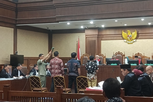 BISNIS BESI TUA YA..? Kapal Karam Dibeli PT ASDP Rp1,7 Miliar, Jaksa Bertanya-tanya