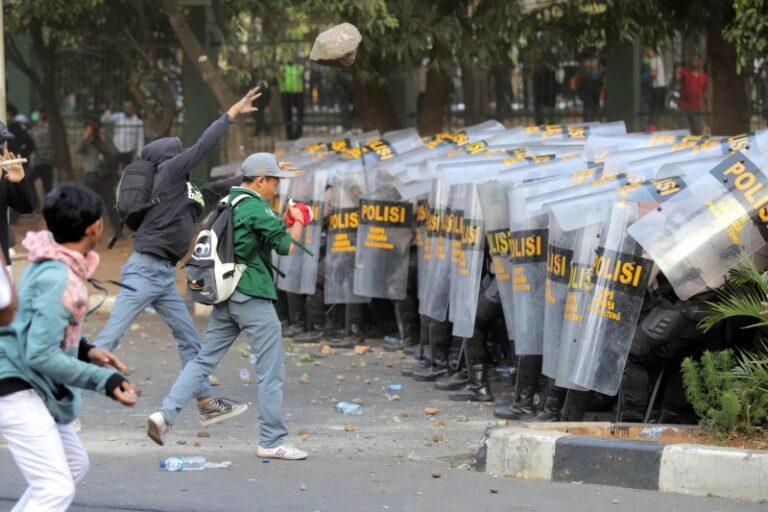 RAKYAT TIDAK BUTUH DPR..! Formappi Sindir Anggota Dewan Meliburkan Diri Saat Ada Demo: Aneh Juga DPR Kita Ini 