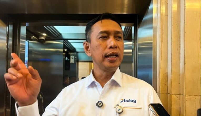 300 RIBU TON TERANCAM DISPOSAL..! Bantah Temuan Ombudsman RI, Bos Bulog Sebut Kualitas Beras di Gudang ‘Baik-baik Saja’