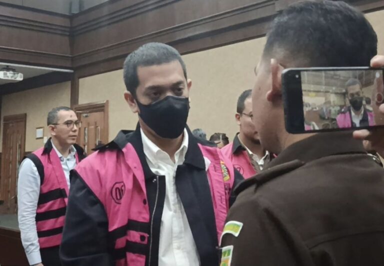 TUMPAS SEMUA PARASIT DI PERTAMINA NIH..! Ini 19 Perusahaan yang Diuntungkan dari Korupsi Tata Kelola BBM