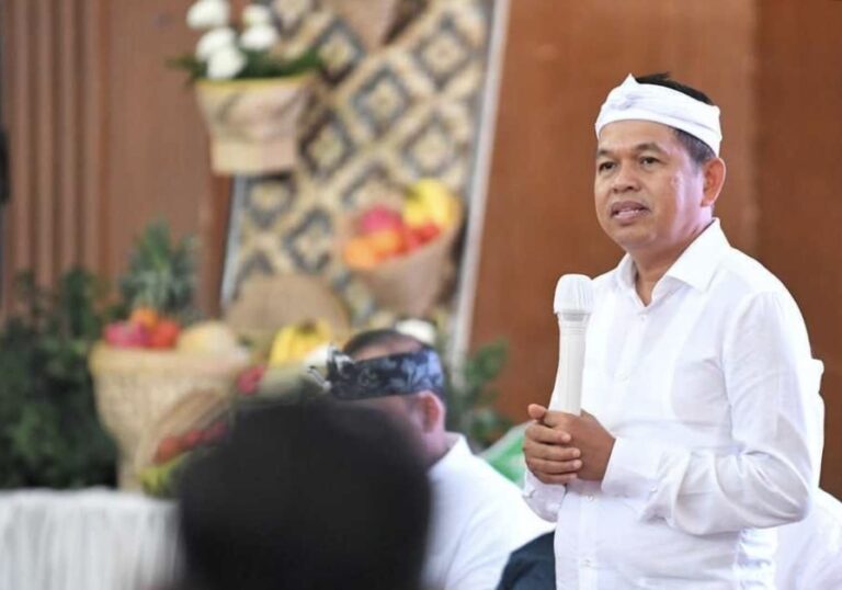 JADI CONTOH GUBERNUR LAIN DONG..! Dedi Mulyadi Ajak Warga Jadi Pengawas Proyek, Pekerjaan Terburuk Bakal Diumumkan di Medsos