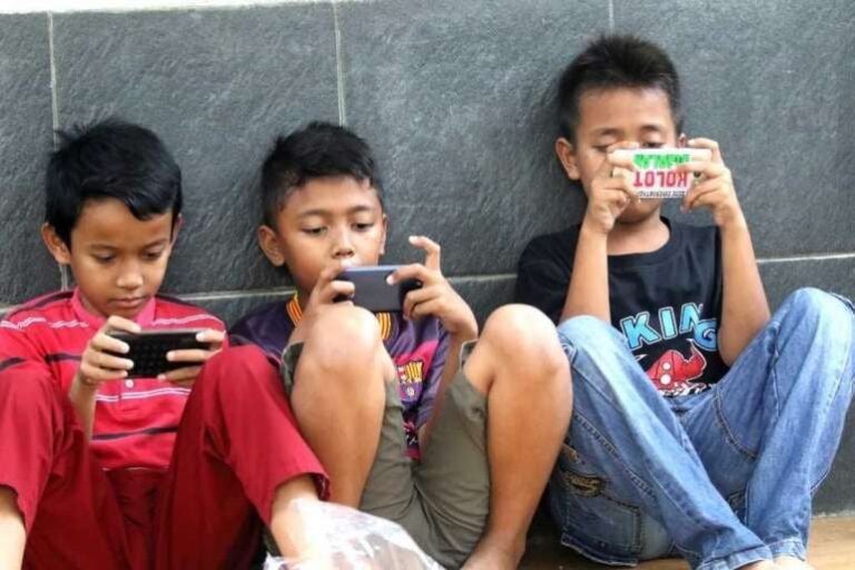 NAH INI BISA..! Raksasa Teknologi Menyerah, Tunduk Aturan Blokir Medsos Anak