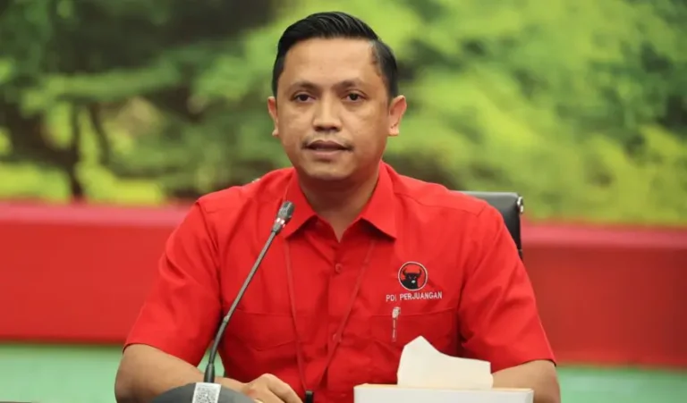 BIAR PUBLIK YANG MENILAI DEH..! Ronny Talapessy Jawab Sindiran PSI: Ada Banyak Problem Rakyat, Lebih Baik Fokus Bantu Negara