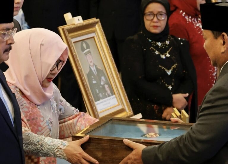 Dia Dikenal Sebagai Rezim Kleptokrasi dan Berdarah, Kini Jadi Pahlawan Nasional