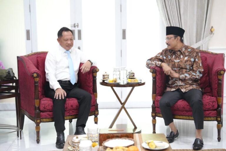 PASTIKAN DIRASAKAN RAKYAT MANFAATNYA..! Mendagri dan Mensos Bahas Integrasi Layanan Puskesos dengan Posyandu, Ini Kata DKR Papua