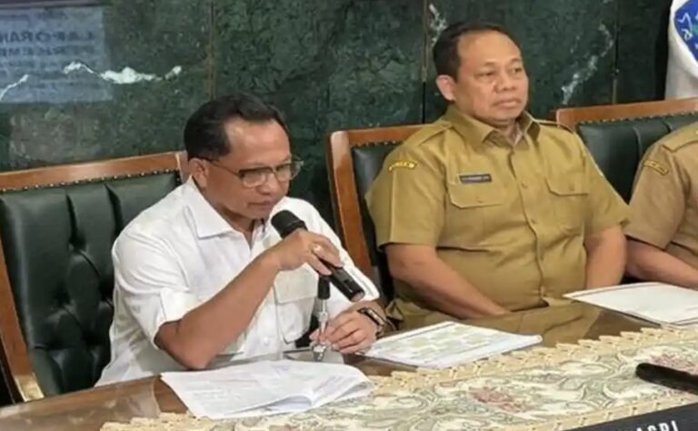 SANKSINYA APA..? Mendagri Terbitkan SE Larang Kepala Daerah Keluar Wilayah hingga 15 Januari 2026