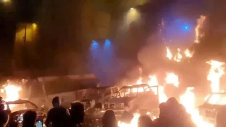 100 ORANG DITANGKAP..! Demonstran Iran Diberondong Tembakan, 217 Orang Tewas