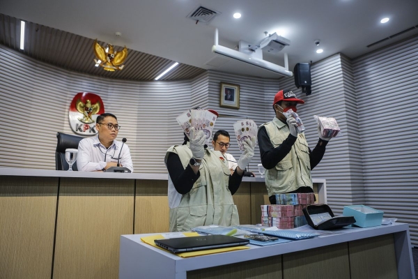 TIKUS2  PAJAK SUSAH DIBERANTAS..! Suap ‘All In’ Diusut KPK hingga Geledah Kantor DJP
