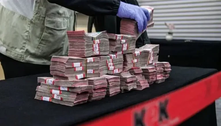 SITA BARBUK 50,000 DOLLAR AS..! KPK Geledah Pengadilan Negeri Depok, Rumah Dinas Ketuanya