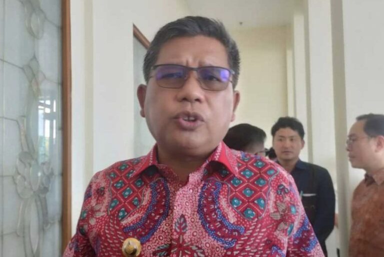 MENKES DAN MENSOS GAK MAMPU ATASI NIH..! 25.00 Peserta PBI JK di Ambon Dinonaktifkan, Wali Kota: Sulit, Anggaran Kami Sudah Dipotiong